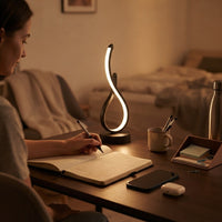 Lampe de bureau LED design torsadé moderne