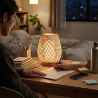 Lampe de bureau en rotin tressé au style naturel