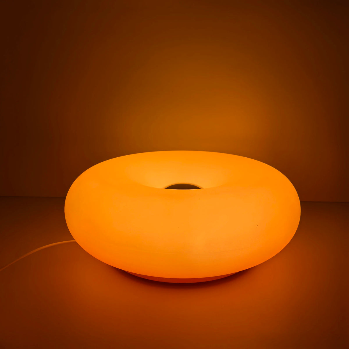 Lampe de bureau LED ronde au design minimaliste