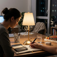 Lampe de bureau rétro dorée avec abat-jour plissé
