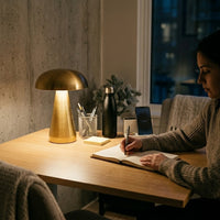Lampe de bureau dorée sans fil